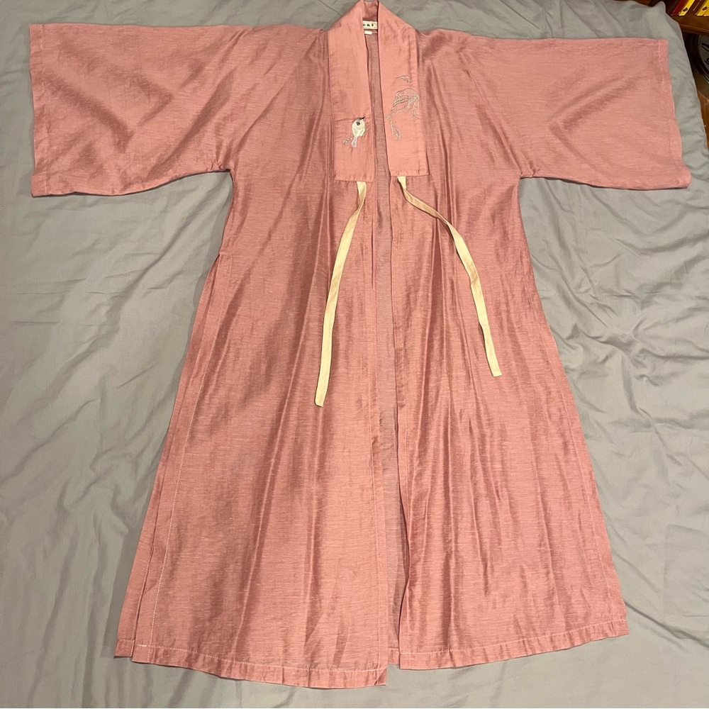 Pink Ming dynasty heling guazi Chinese hanfu with silver bird embroidery